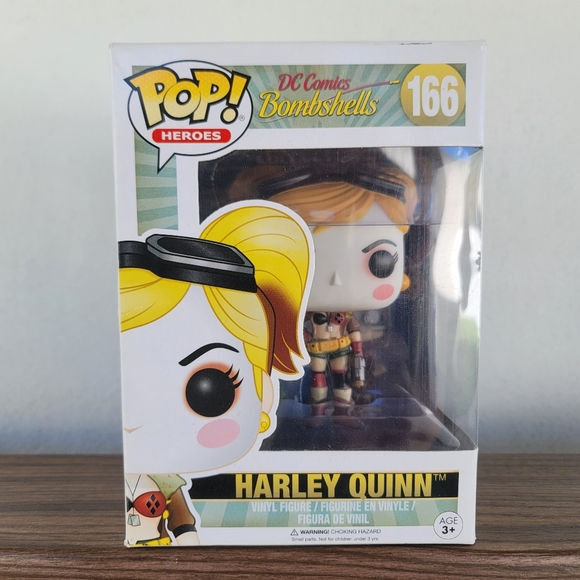 🚨 2 Harley Quinn Funko! - Picture 2 of 13